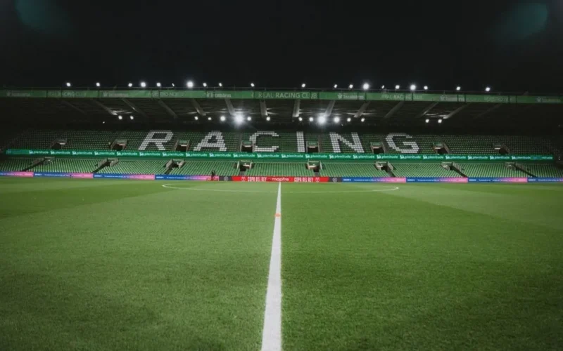 تأخير 15 دقيقة.. سبب تأخر انطلاق مباراة برشلونة وراسينغ؟